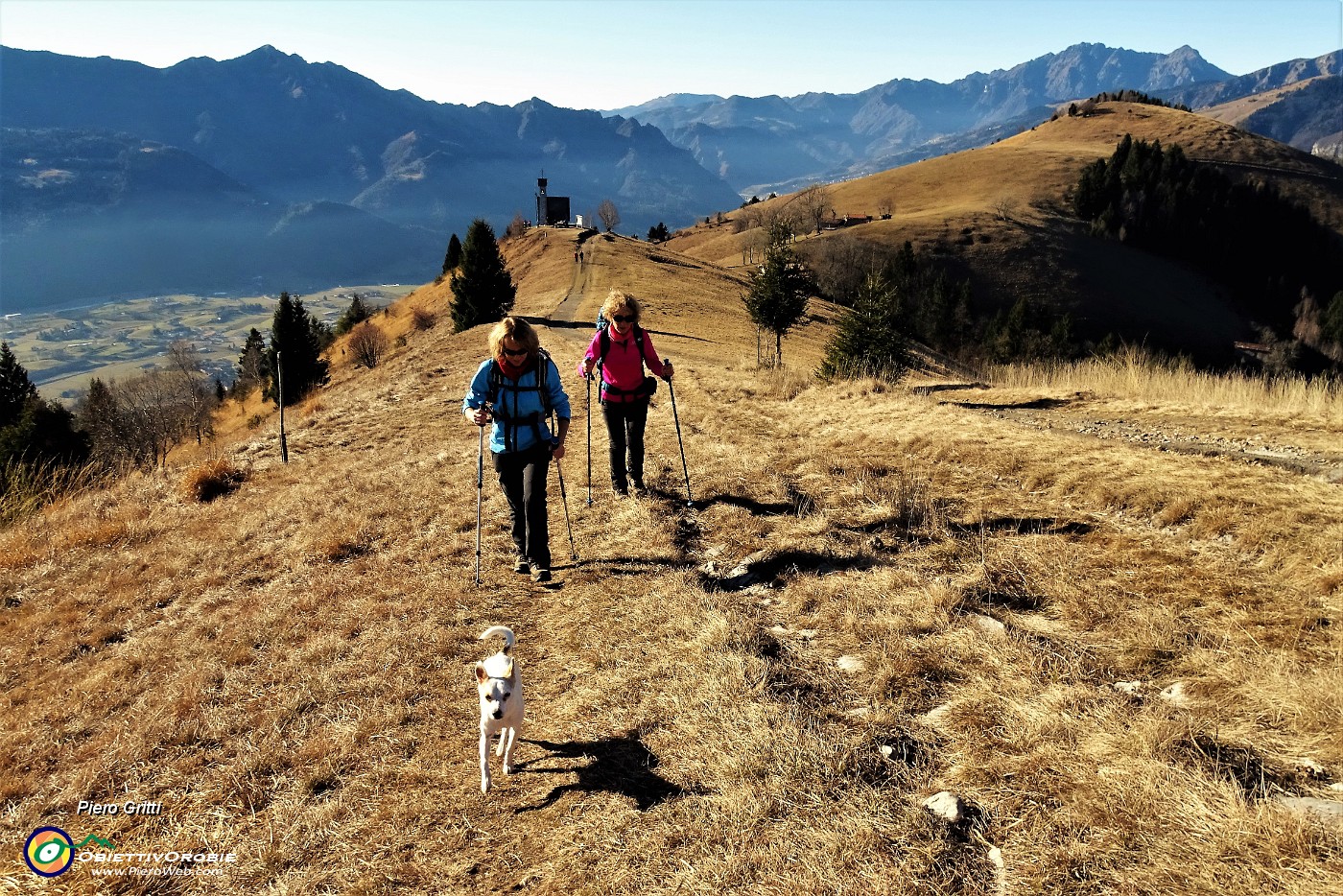 44 In salita dalla Cappella Alpina verso Cima Pare.JPG -                                